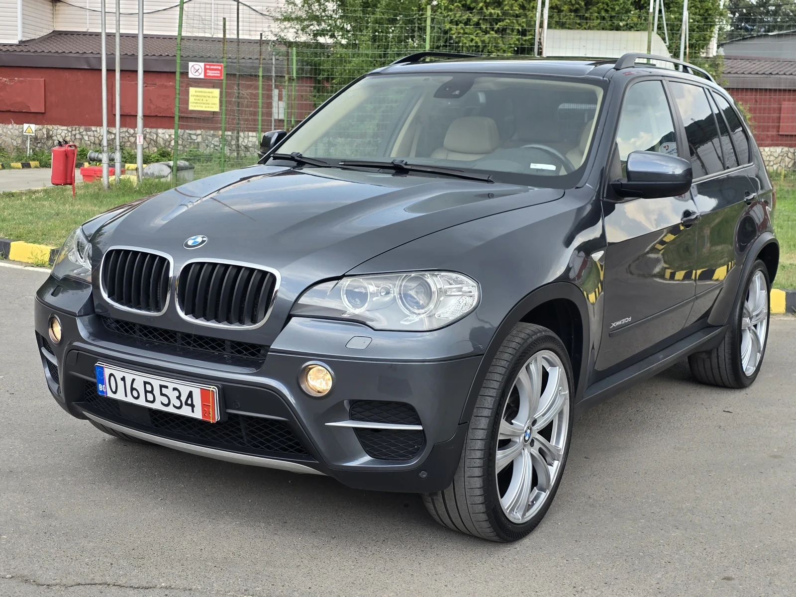 BMW X5 Топ състояние колата напълно обслужена - изображение 2