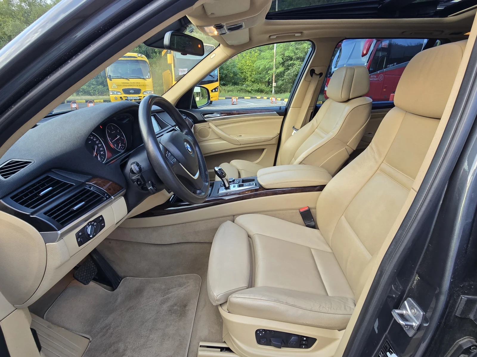 BMW X5 Топ състояние колата напълно обслужена - изображение 10