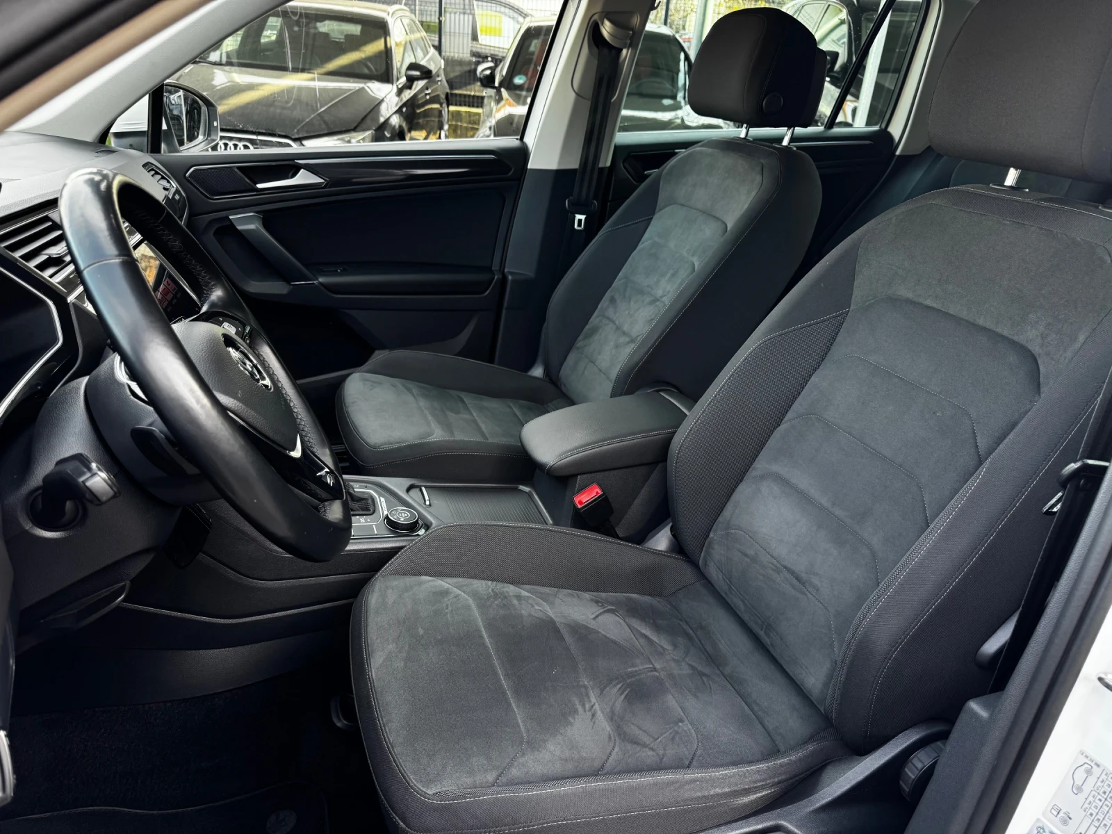 VW Tiguan 2.0 TSI 4Motion DSG R-Line Distronic AppleCarPlay | Mobile.bg � ����������� 7