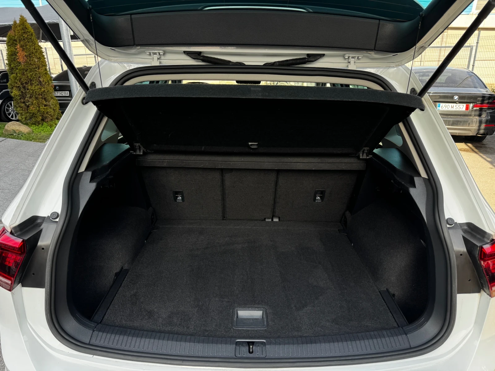 VW Tiguan 2.0 TSI 4Motion DSG R-Line Distronic AppleCarPlay | Mobile.bg � ����������� 13