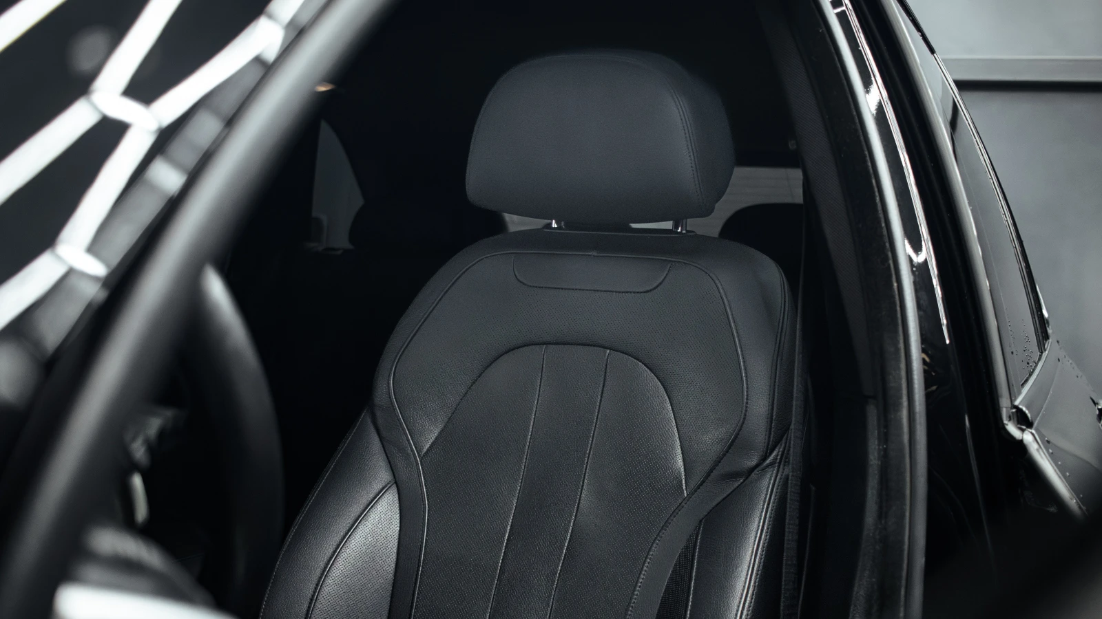 BMW X5 * Xdrive5.0i* Pano* Ambient* Keyless* CarPlay, снимка 12 - Автомобили и джипове - 53939630