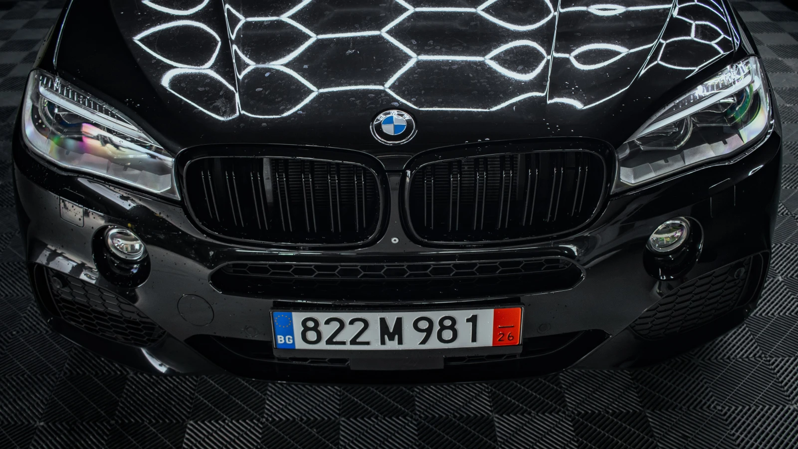 BMW X5 * Xdrive5.0i* Pano* Ambient* Keyless* CarPlay, снимка 3 - Автомобили и джипове - 53939630