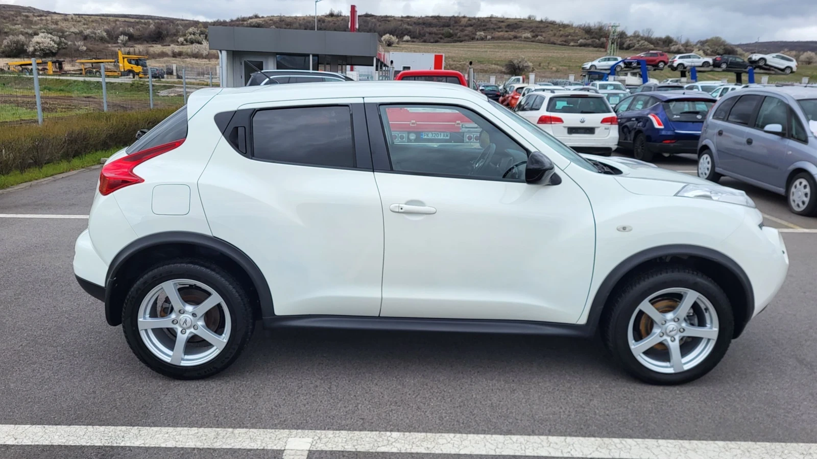 Nissan Juke 1.5DCI-110 EU5* NAVI* KEYLESS* CAMERA* PODGREV, снимка 5 - Автомобили и джипове - 54078076
