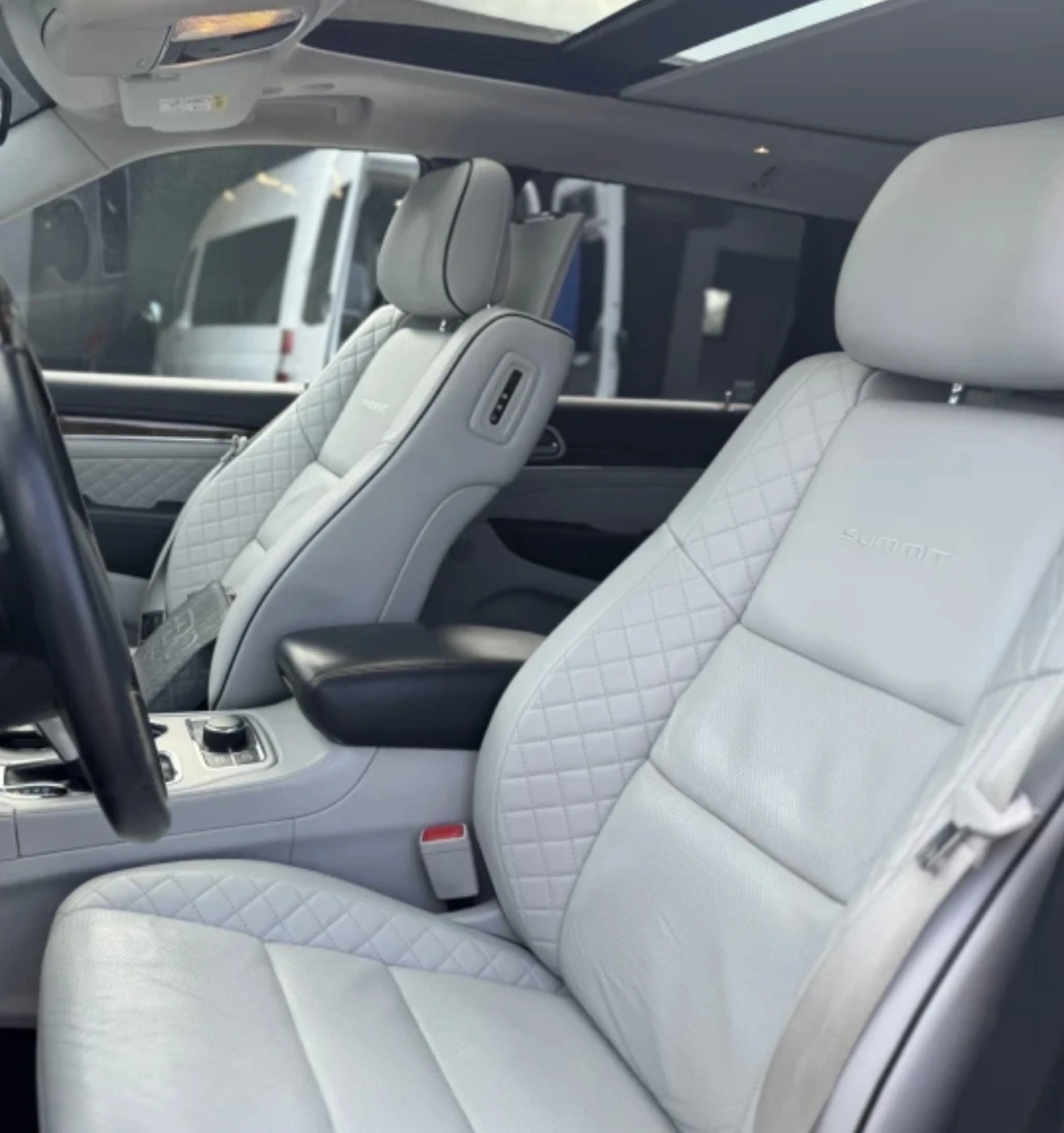 Jeep Grand cherokee SUMMIT= TV= Rombove кожен салон= FULL