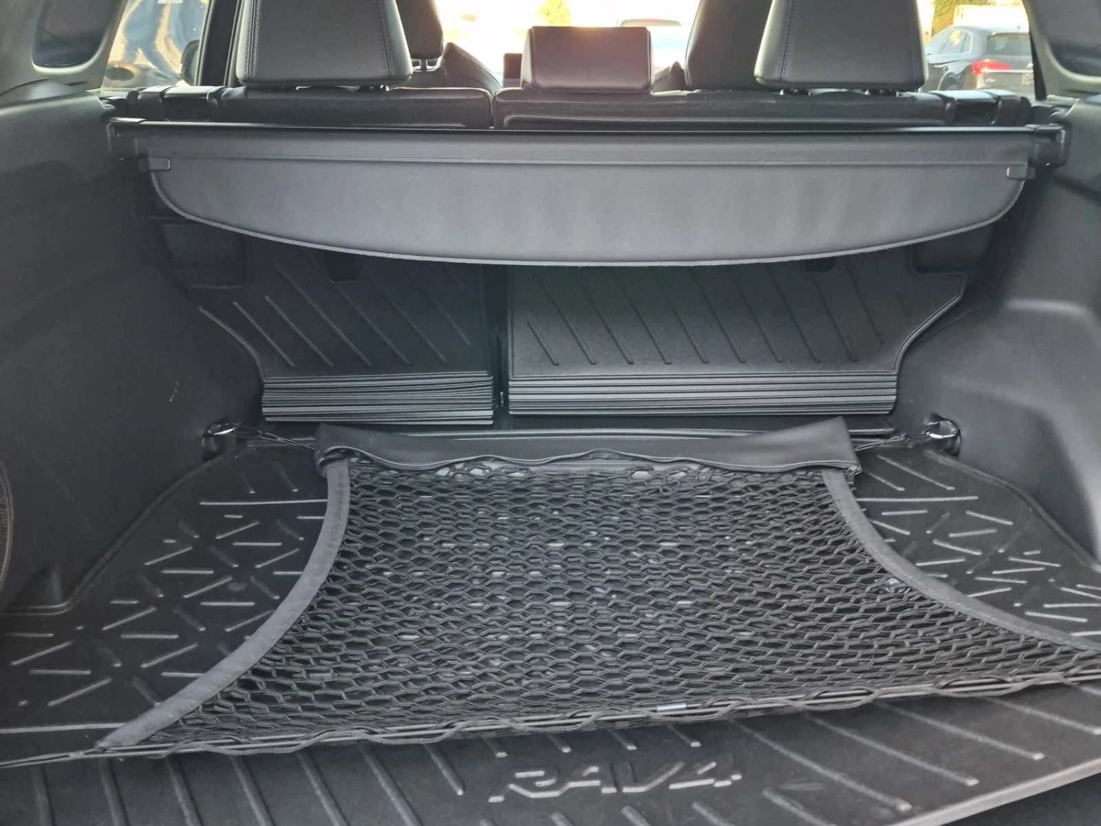Toyota Rav4 * HYBRID XSE * AWD * FACELIFT * CARFAX * , снимка 12 - Автомобили и джипове - 56025548