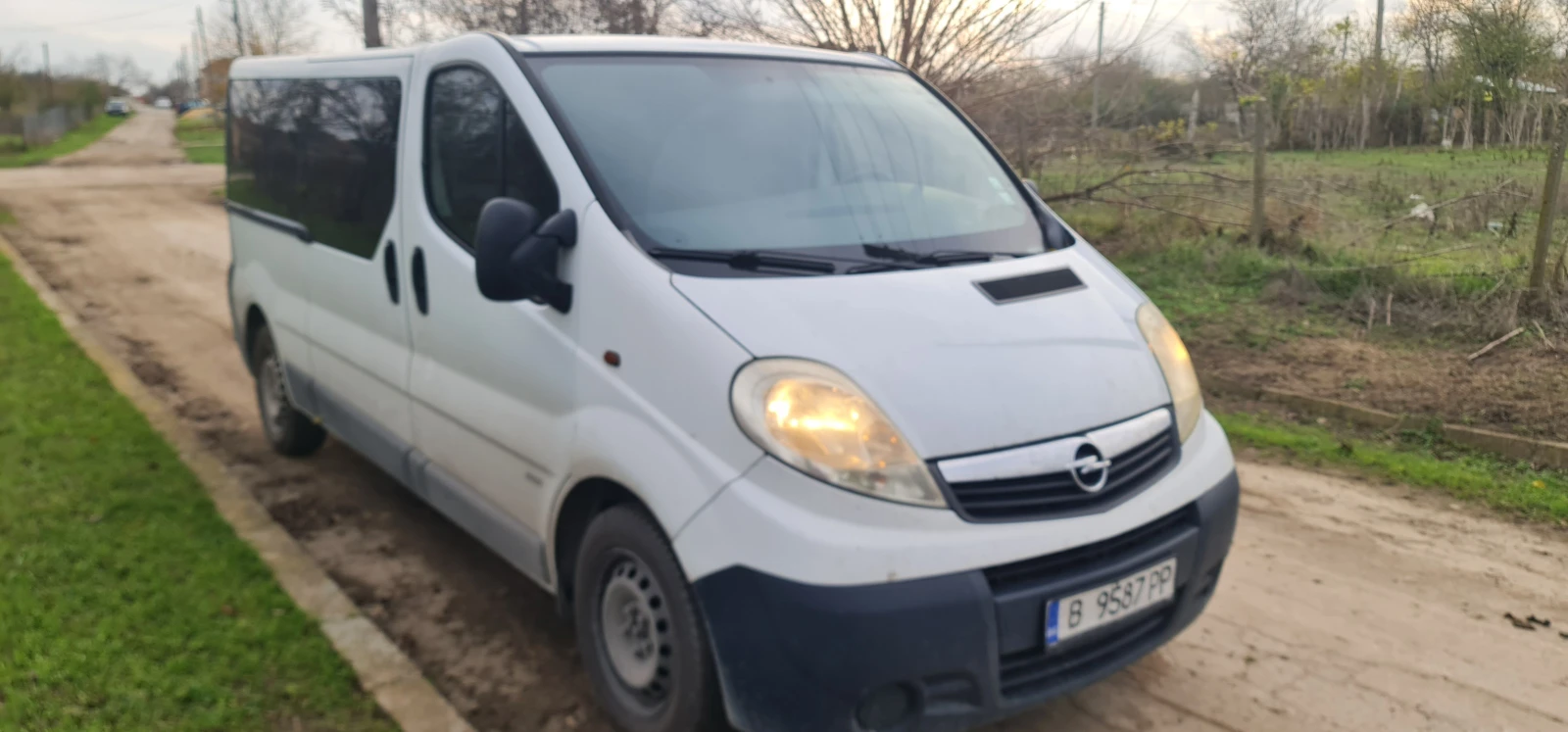 Opel Vivaro 8+ 1 - изображение 2