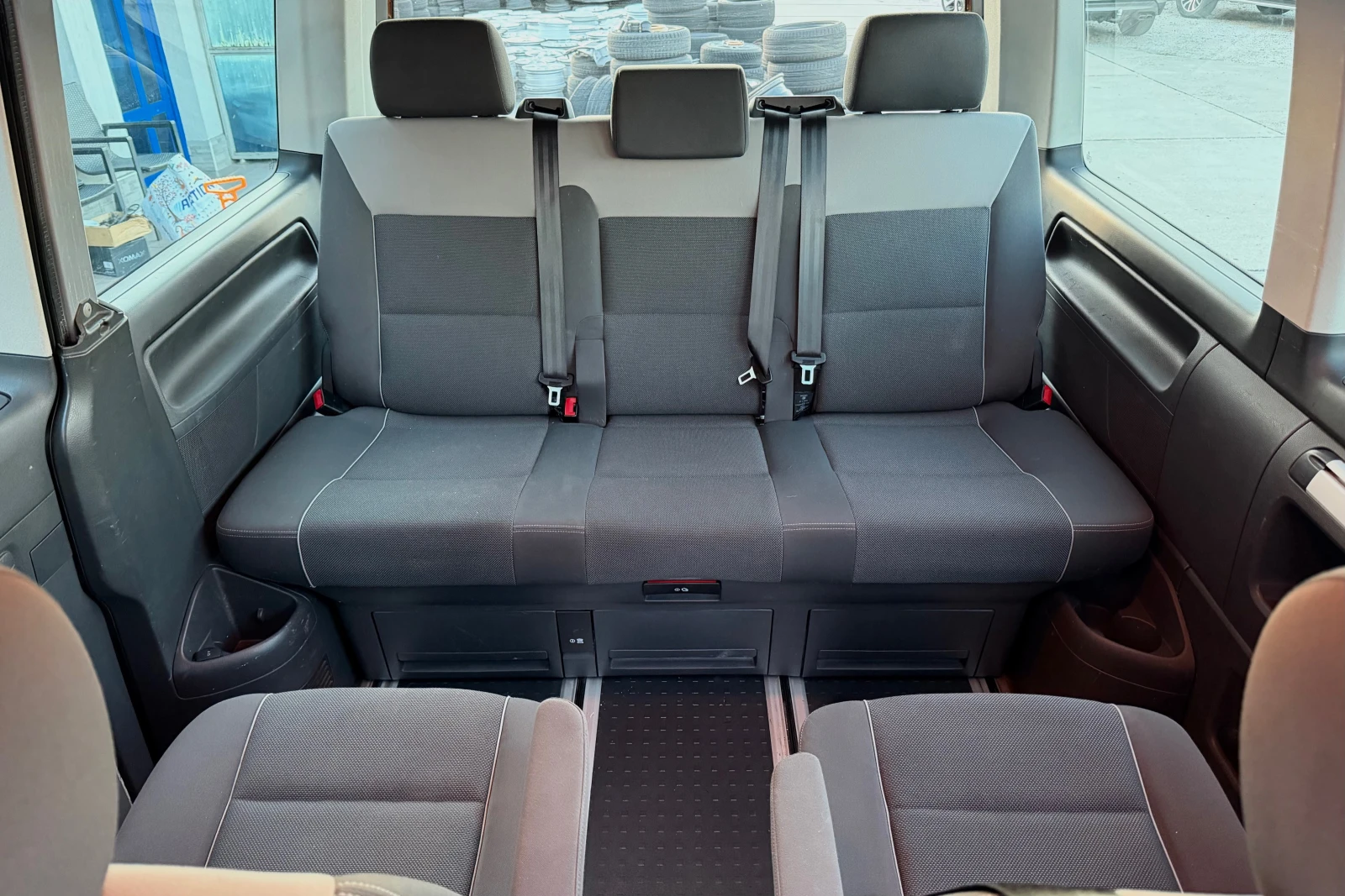 VW Multivan 2.0TDI/7МЕСТА/COMFORT-LINE/ЕВРО5B, снимка 13 - Бусове и автобуси - 56116439