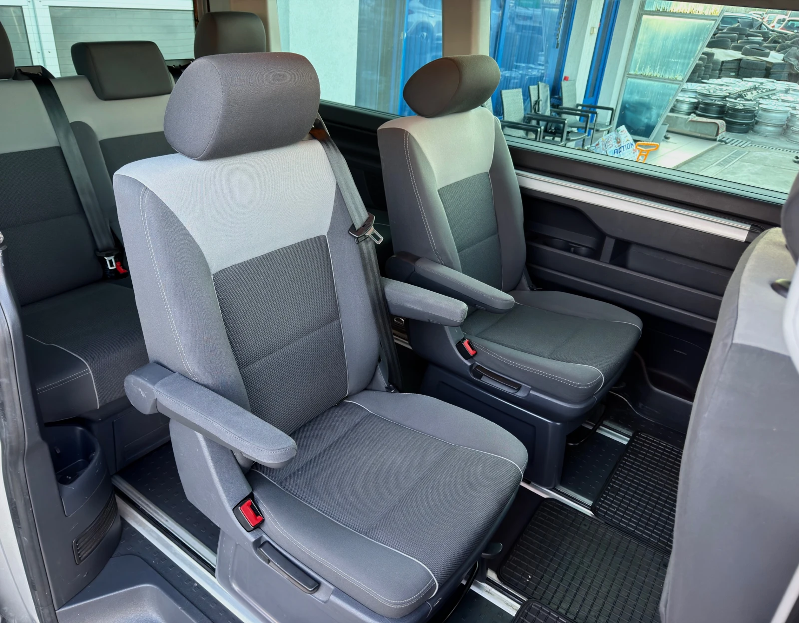VW Multivan 2.0TDI/7МЕСТА/COMFORT-LINE/ЕВРО5B, снимка 12 - Бусове и автобуси - 56116439