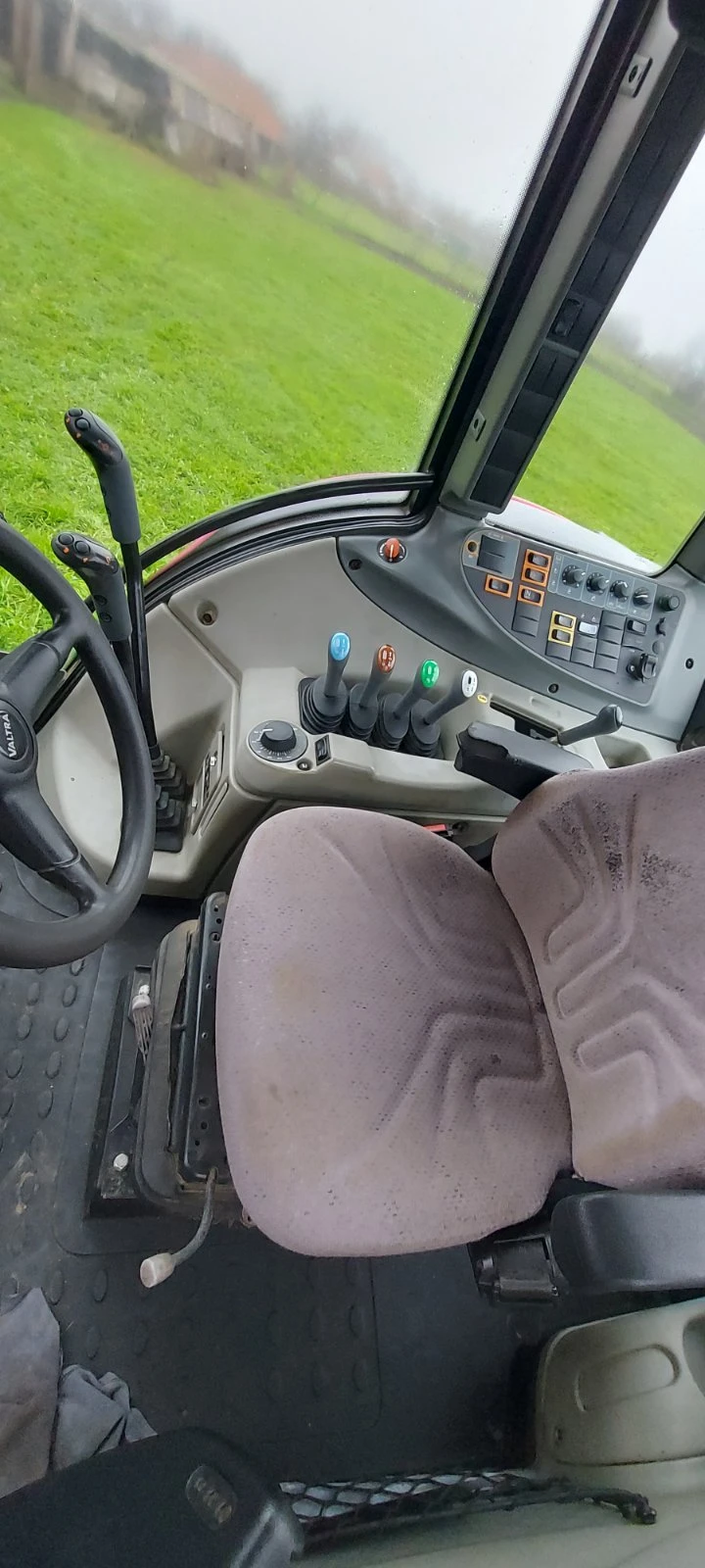 Трактор Valtra N143, снимка 16 - Селскостопанска техника - 52892956