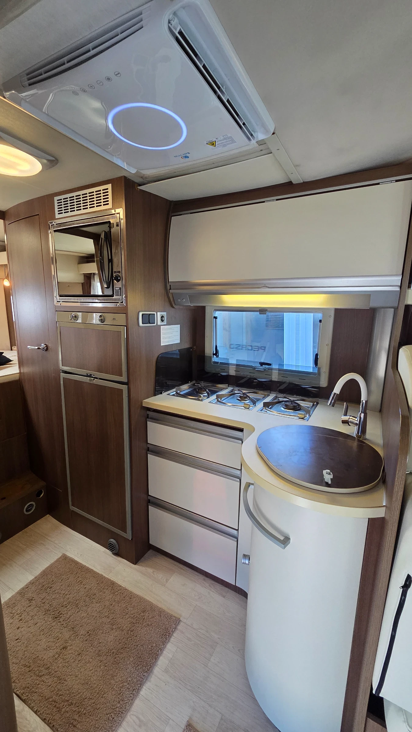 Кемпер ROLLER TEAM PEGASO GARAGE LIVING, снимка 8 - Каравани и кемпери - 54968263