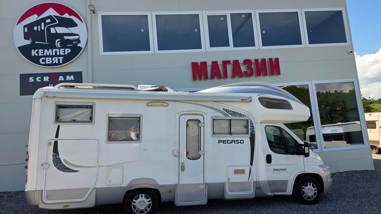 Кемпер ROLLER TEAM PEGASO GARAGE LIVING, снимка 2 - Каравани и кемпери - 54968263