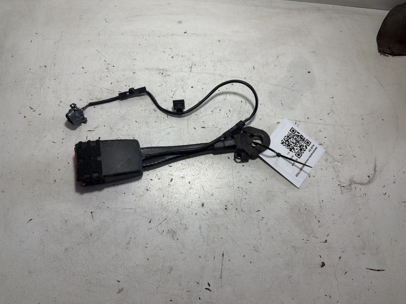 закопчалка колан 8K0857755D Audi A4