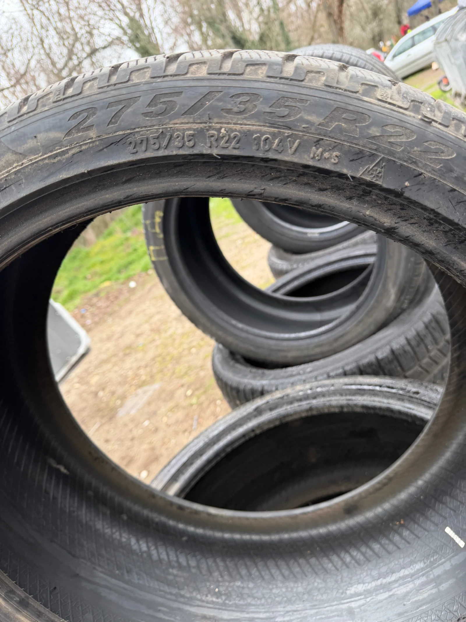 Гуми Зимни 275/35R22, снимка 2 - Гуми и джанти - 53932683