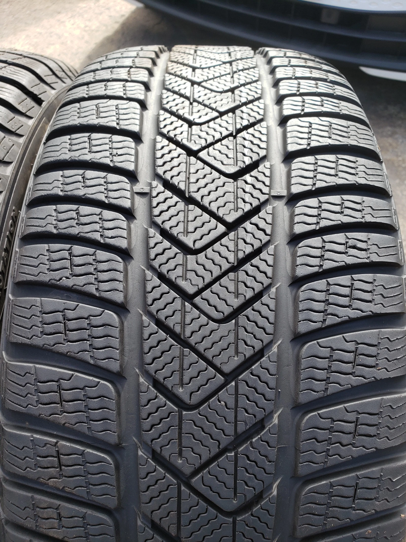 Гуми Зимни 275/35R20