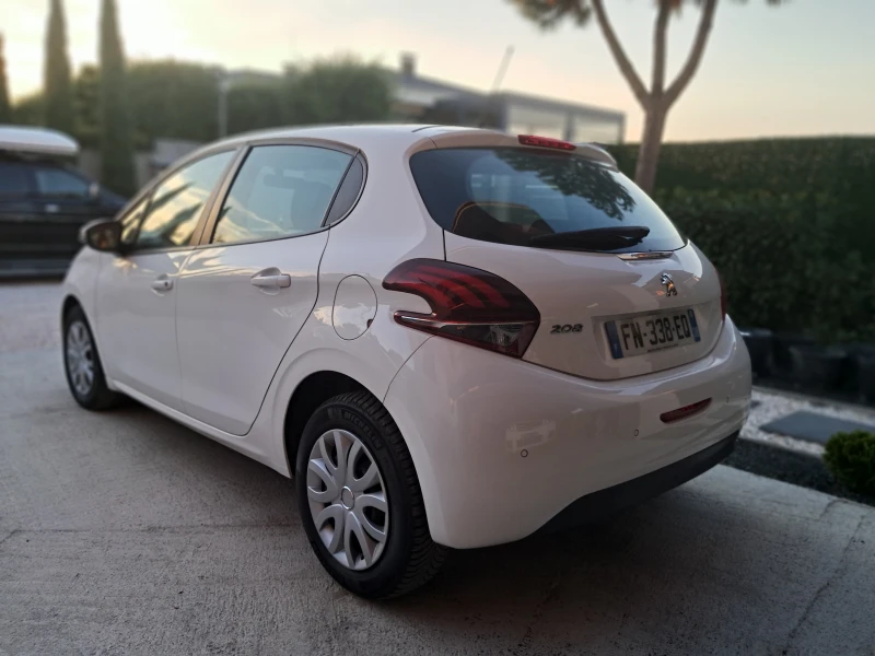 Peugeot 208 1.5 HDI, снимка 3 - Автомобили и джипове - 46911384