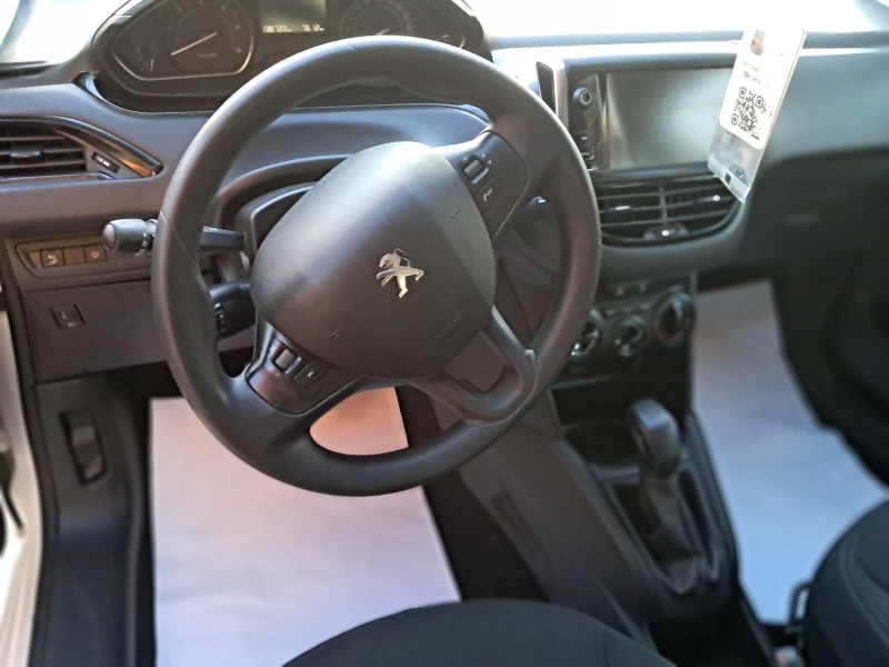 Peugeot 208 1.5 HDI, снимка 12 - Автомобили и джипове - 46911384