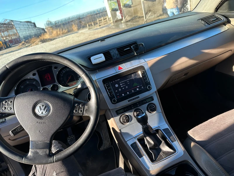 VW Passat, снимка 6 - Автомобили и джипове - 48259535