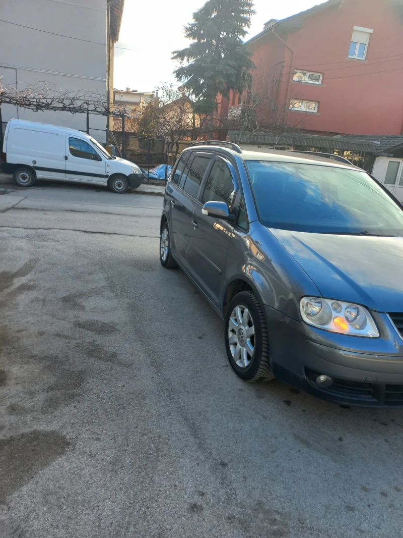 VW Touran 1.9tdi, снимка 2 - Автомобили и джипове - 48373922