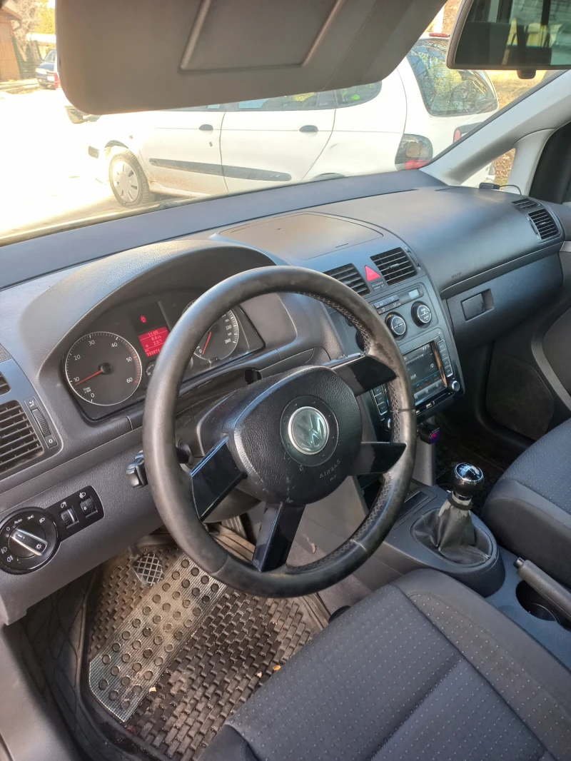 VW Touran 1.9tdi, снимка 6 - Автомобили и джипове - 48373922