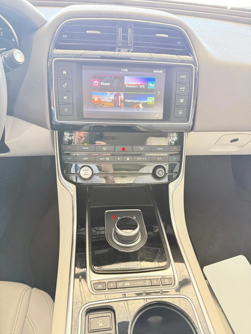 Jaguar XE 2.0 TDCI 4x4, снимка 9 - Автомобили и джипове - 50111230