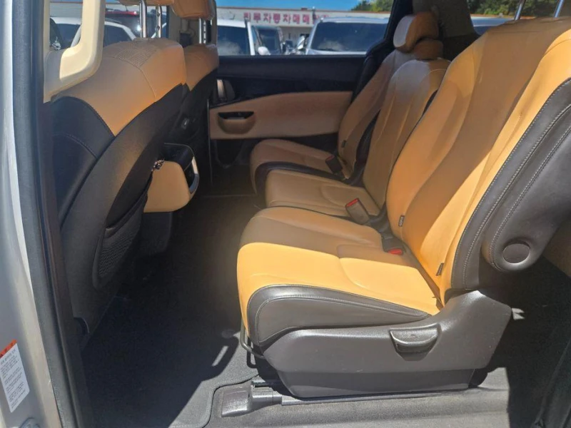 Kia Carnival, снимка 9 - Автомобили и джипове - 51957113