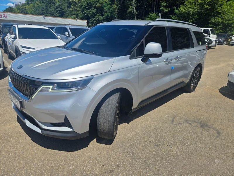 Kia Carnival, снимка 2 - Автомобили и джипове - 51957113