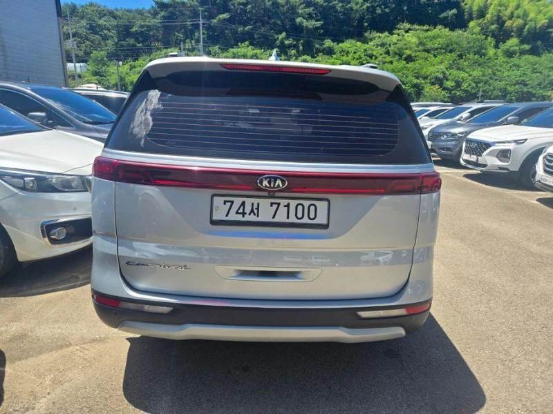 Kia Carnival, снимка 4 - Автомобили и джипове - 51957113