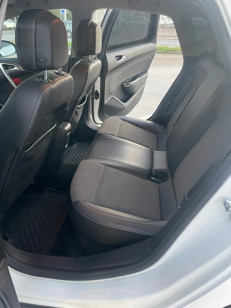 Opel Astra J 1.7CDTI, снимка 14 - Автомобили и джипове - 51978197