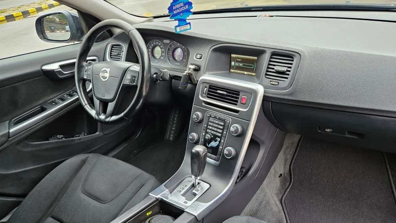 Volvo S60 2.0* D5* Automat* 163ks, снимка 3 - Автомобили и джипове - 52921957