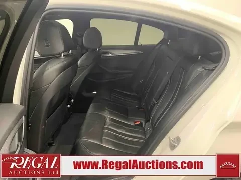 BMW 530 i xDrive PANO M PACK 360 CAM ПОДГРЕВ ВОЛАН СЕДАЛКИ, снимка 8 - Автомобили и джипове - 54196772