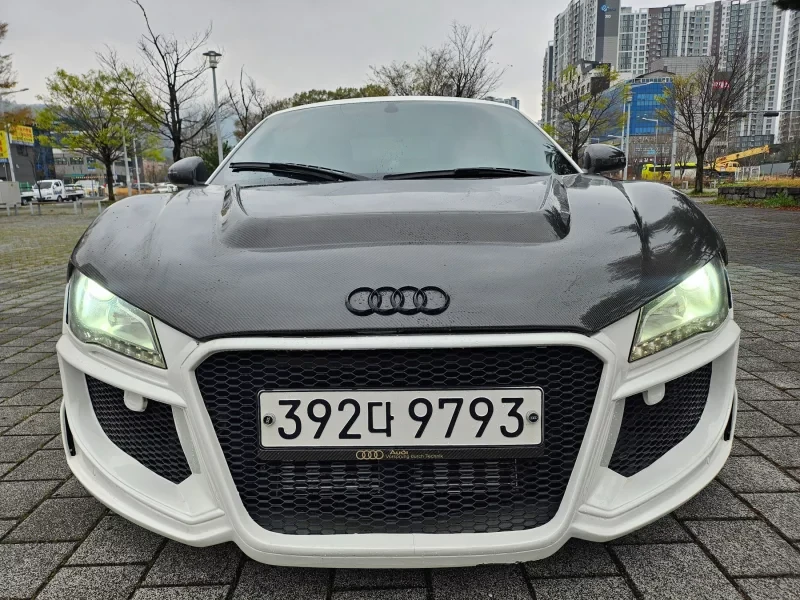 Audi R8 CARBON, снимка 2 - Автомобили и джипове - 54358895
