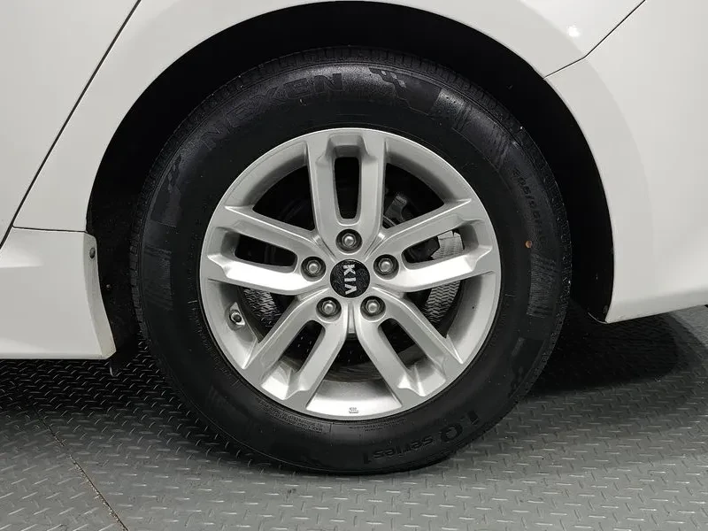 Kia K5 2.0 Deluxe, снимка 4 - Автомобили и джипове - 55948223