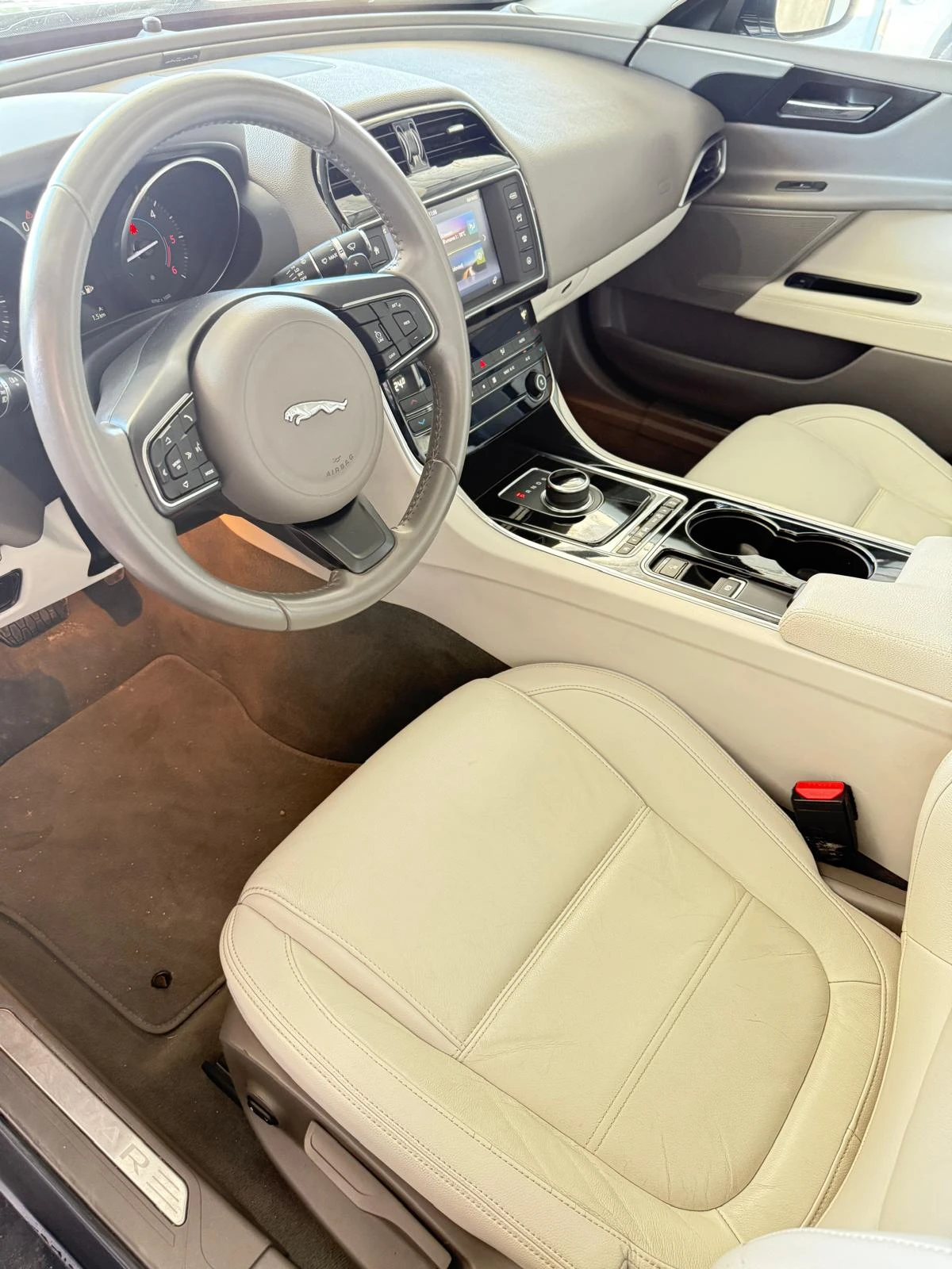Jaguar XE 2.0 TDCI 4x4 - изображение 4
