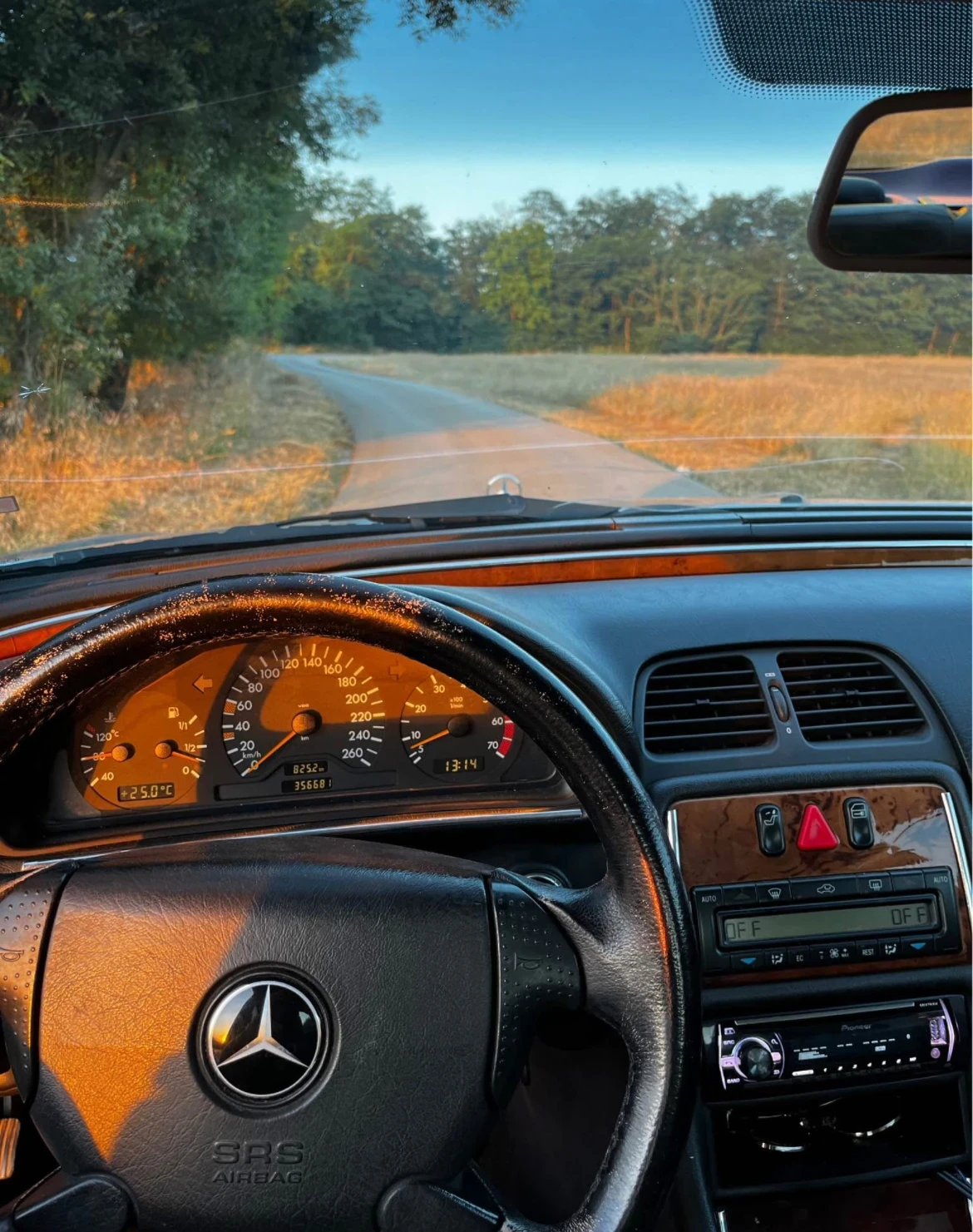 Mercedes-Benz CLK Колата е газ бензин , снимка 4 - Автомобили и джипове - 53742535