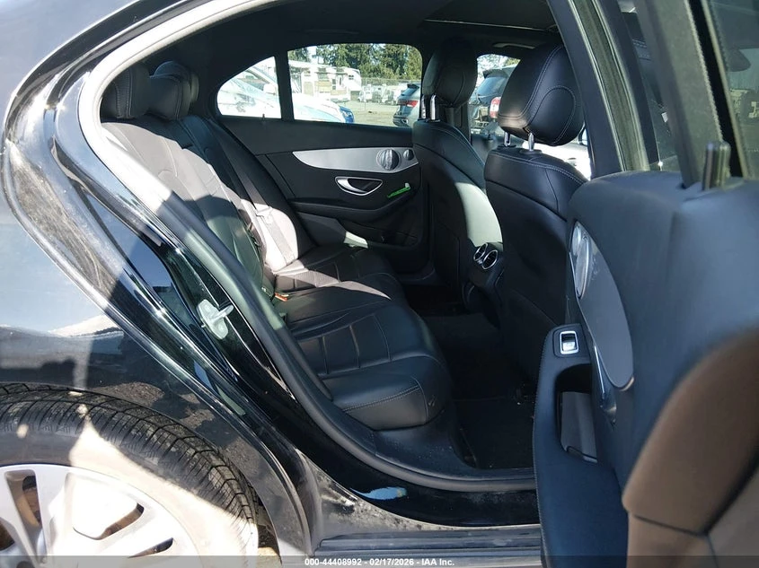 Mercedes-Benz C 300 2.0l 4Matic, снимка 8 - Автомобили и джипове - 54071507