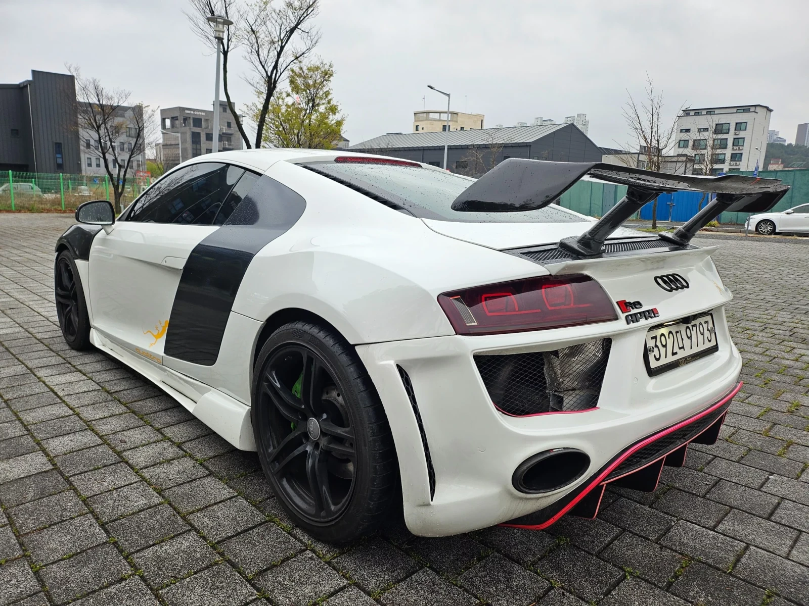 Audi R8 CARBON, снимка 4 - Автомобили и джипове - 54358895