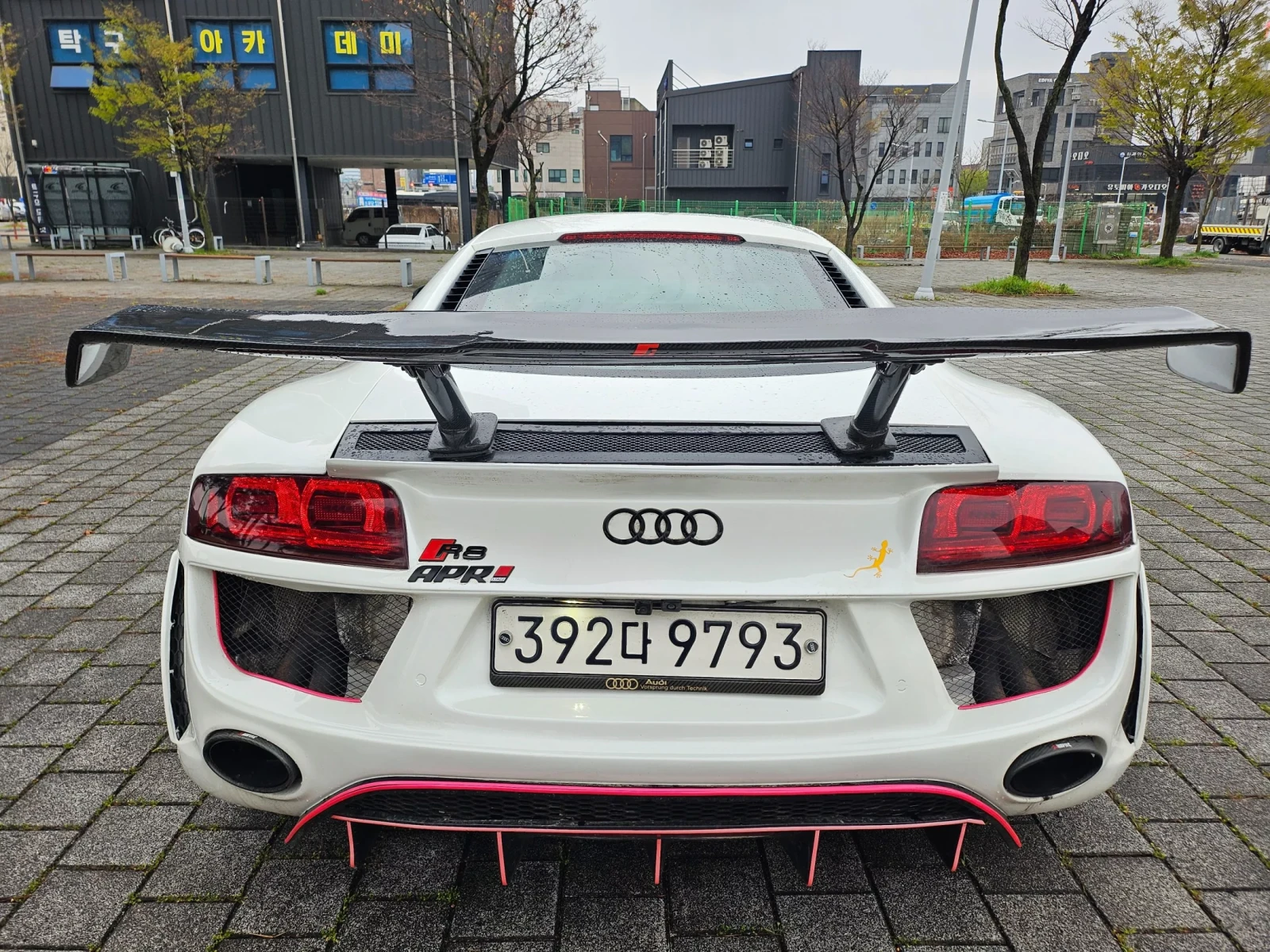 Audi R8 CARBON, снимка 5 - Автомобили и джипове - 54358895
