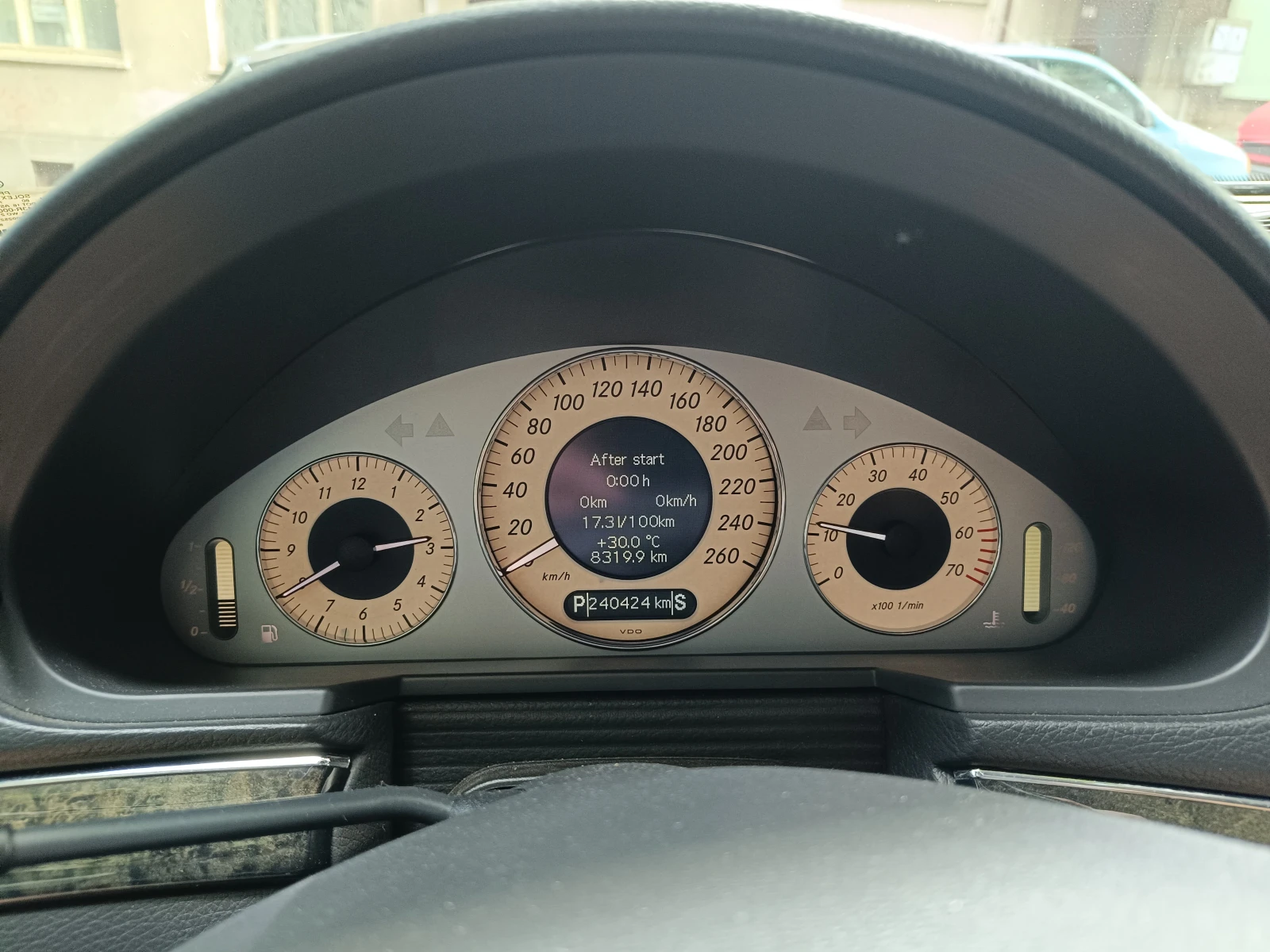 Mercedes-Benz E 320, снимка 13 - Автомобили и джипове - 54428016