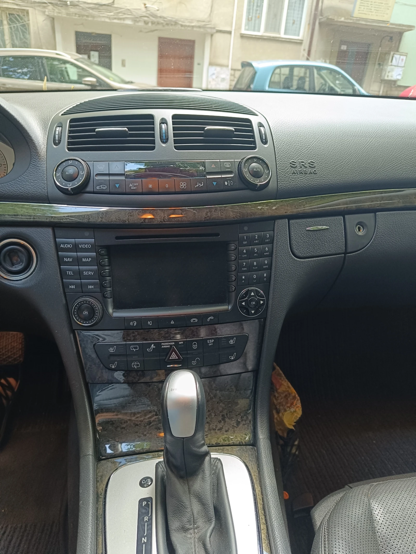 Mercedes-Benz E 320, снимка 11 - Автомобили и джипове - 54428016