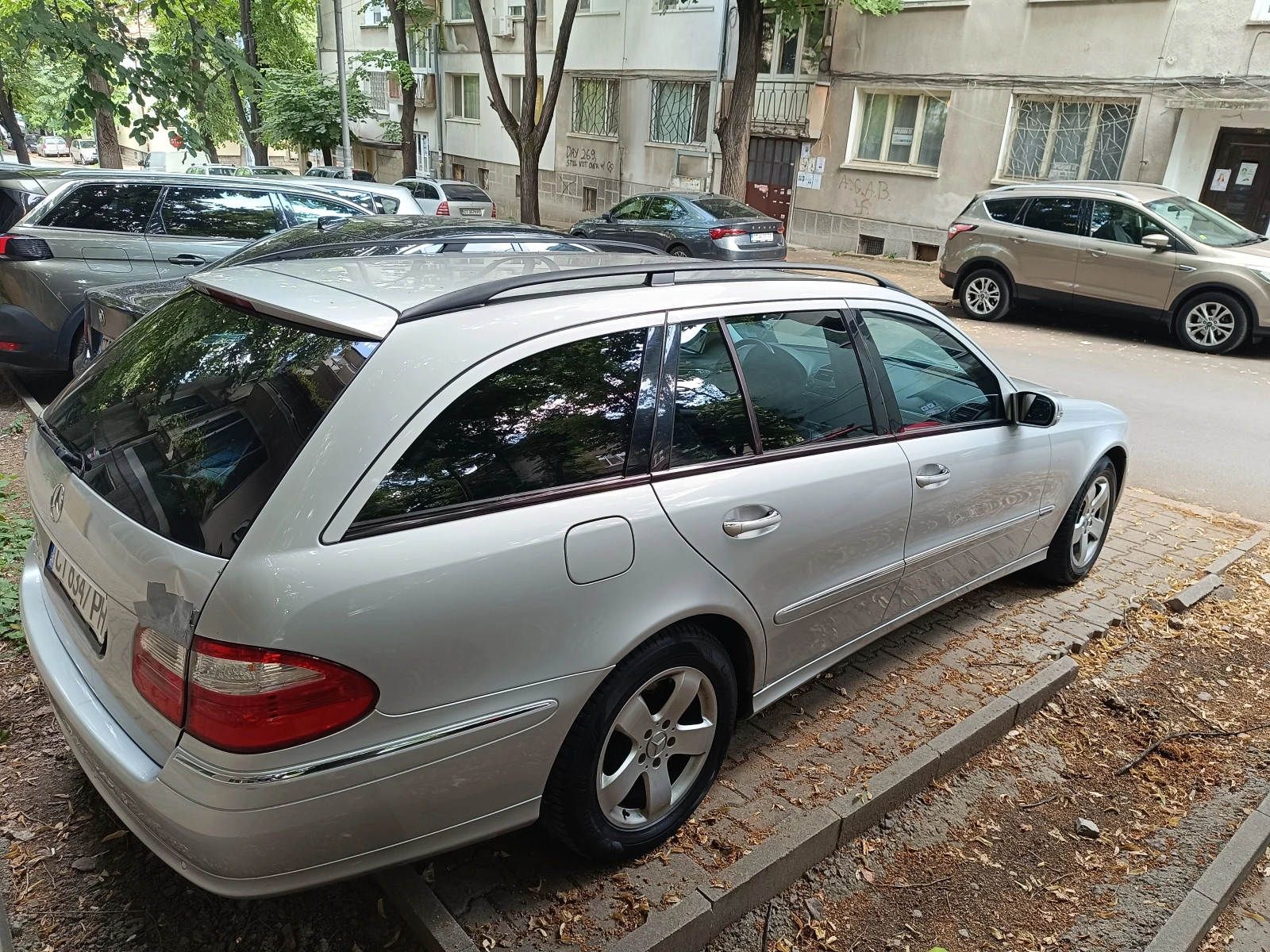 Mercedes-Benz E 320, снимка 5 - Автомобили и джипове - 54428016