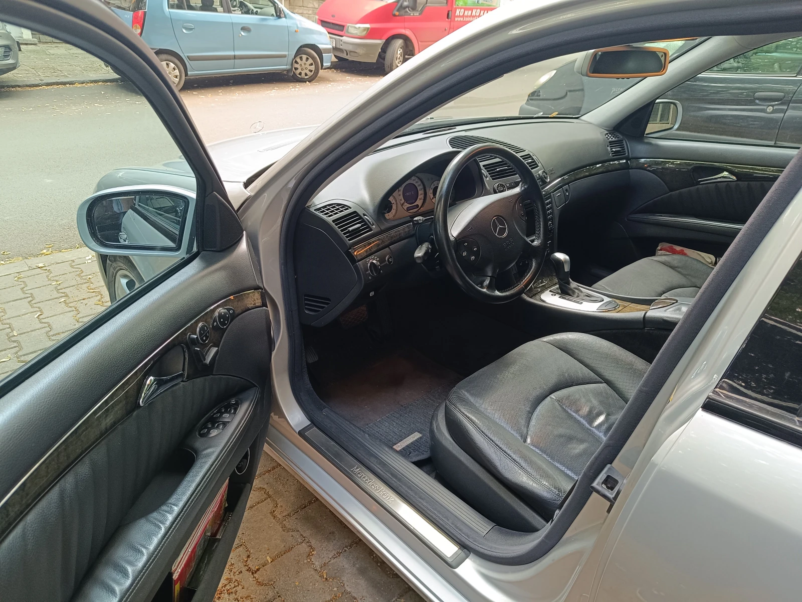 Mercedes-Benz E 320, снимка 9 - Автомобили и джипове - 54428016