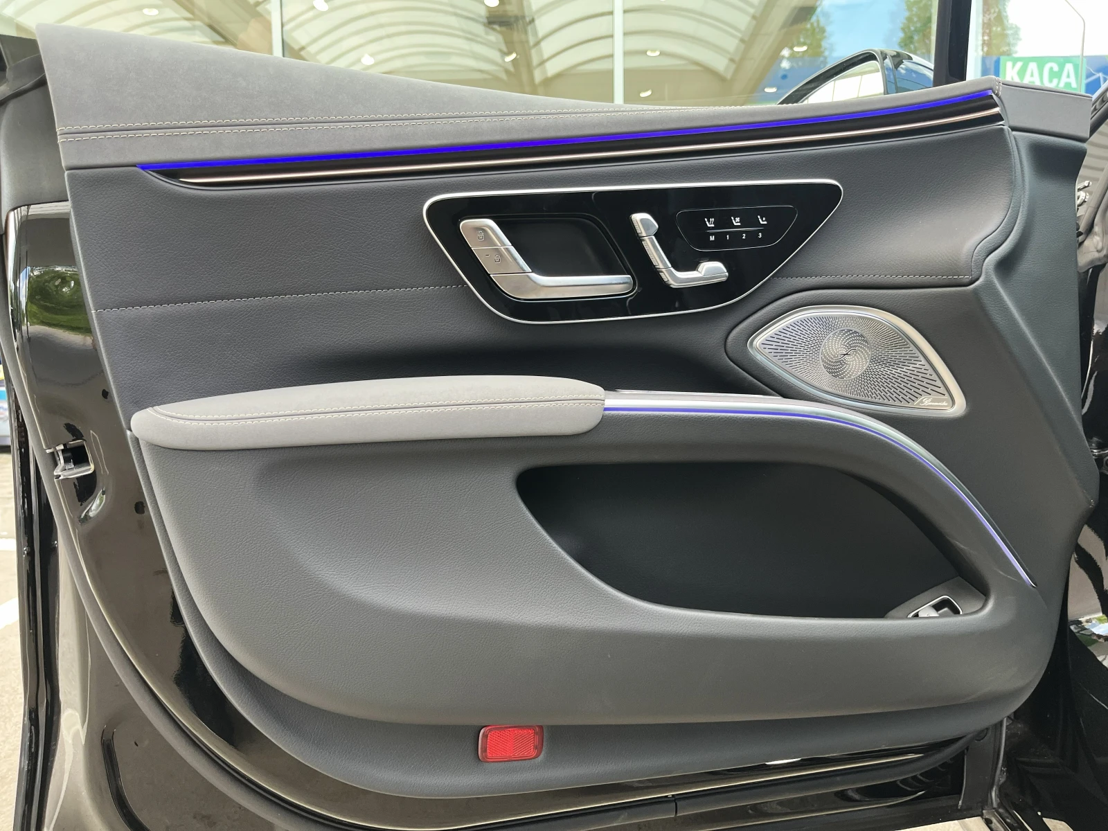 Mercedes-Benz EQS 450+ / AMG / HYPERSCREEN / HEAD UP / PANO / 360 / , снимка 7 - Автомобили и джипове - 54688641