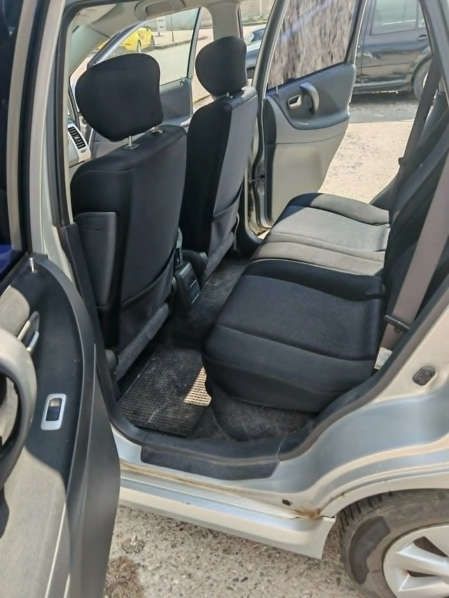 Suzuki Liana 1.6, снимка 9 - Автомобили и джипове - 54747631