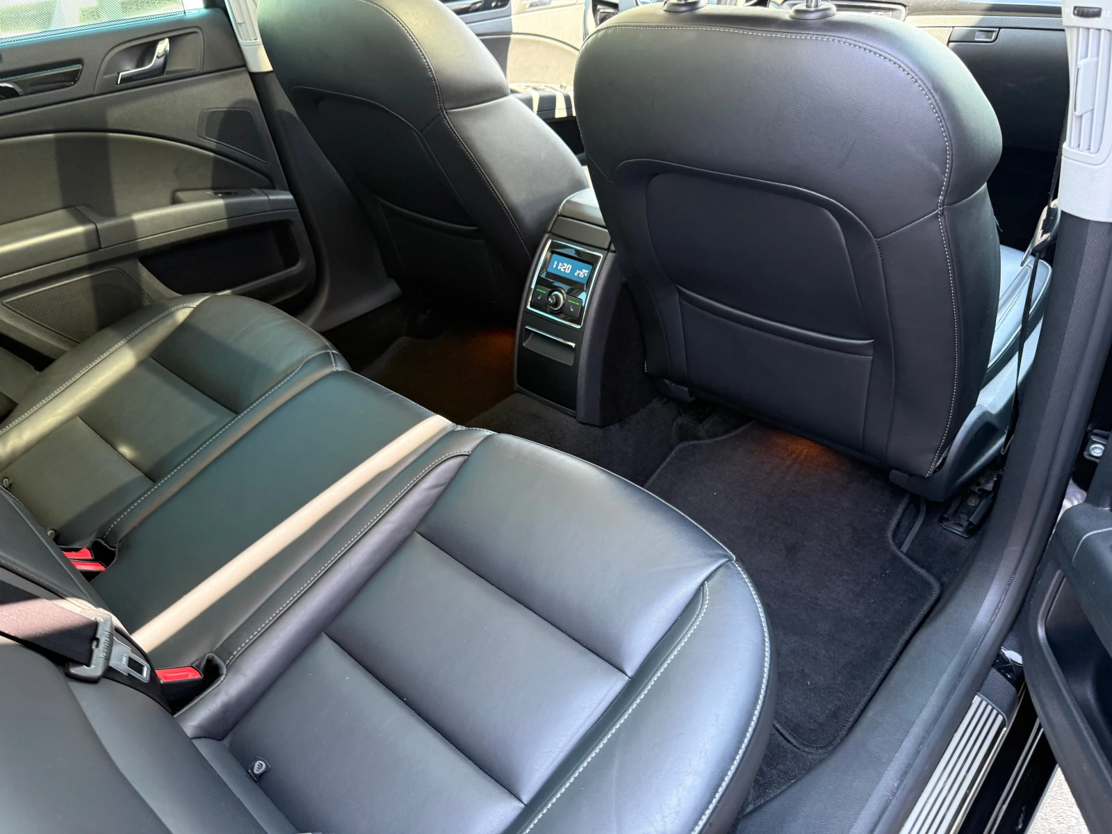 Skoda Superb 2.0TDI GT* DSG* ПАНО* ПОДГРЕВ* K LESS* КОЖА* ПАМЕТ, снимка 14 - Автомобили и джипове - 55059000
