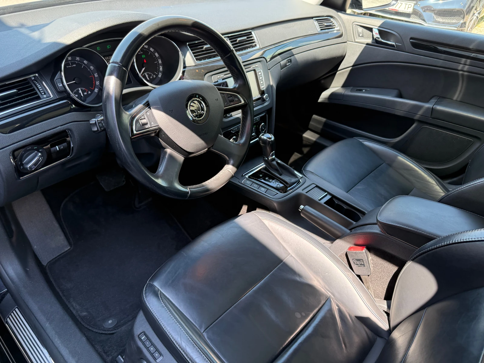 Skoda Superb 2.0TDI GT* DSG* ПАНО* ПОДГРЕВ* K LESS* КОЖА* ПАМЕТ, снимка 16 - Автомобили и джипове - 55059000