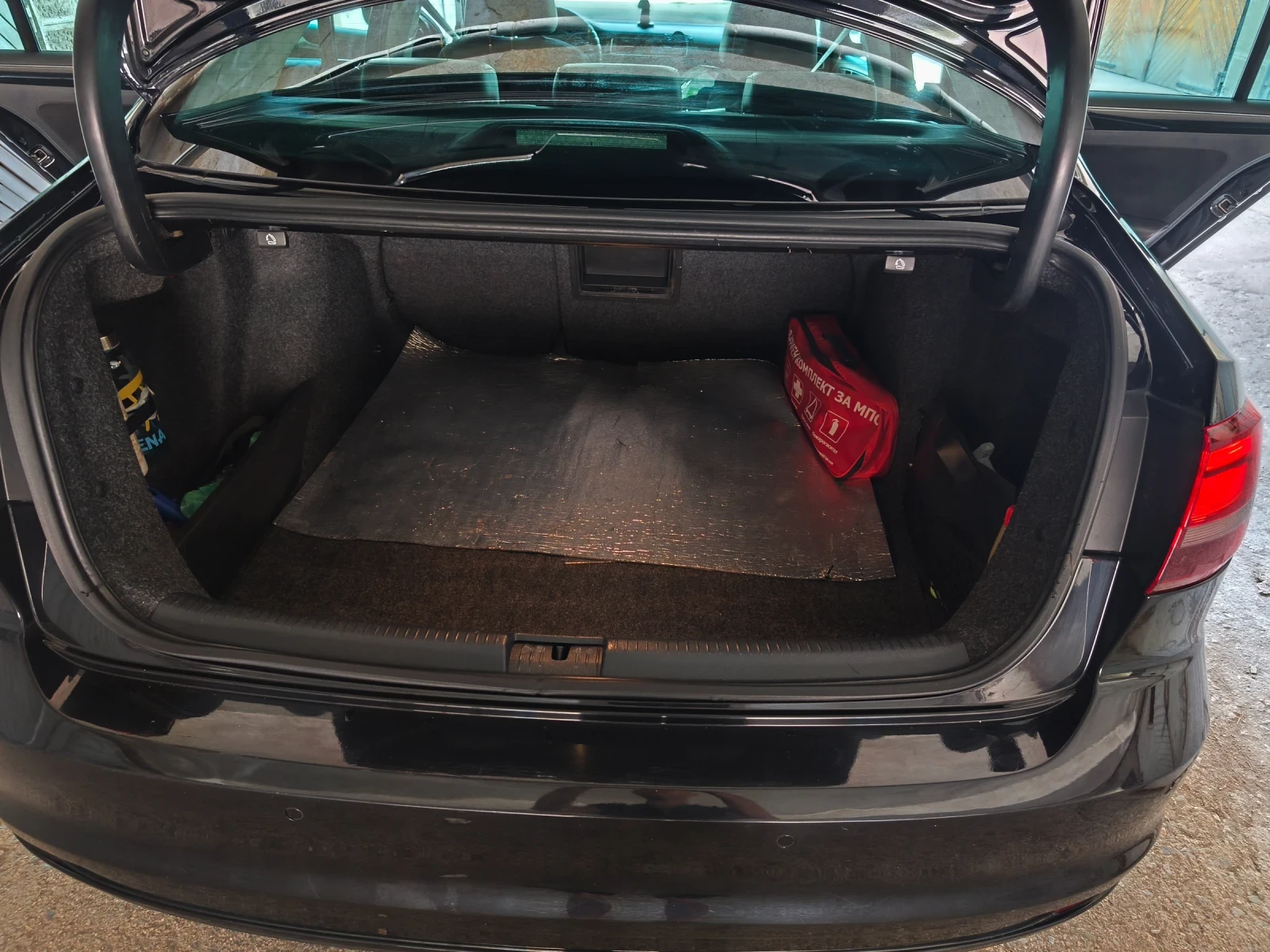 VW Jetta 2.0 TDI, снимка 9 - Автомобили и джипове - 55784146
