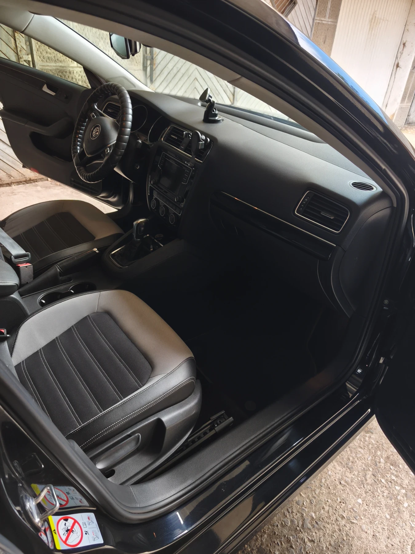 VW Jetta 2.0 TDI, снимка 2 - Автомобили и джипове - 55784146