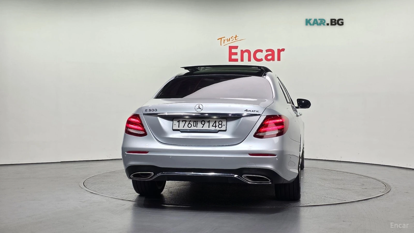 Mercedes-Benz E 300 4MATIC AMG* HUD* 360* КОЖА* ОБДУХ* НАВИ* ПАНО, снимка 4 - Автомобили и джипове - 55827478