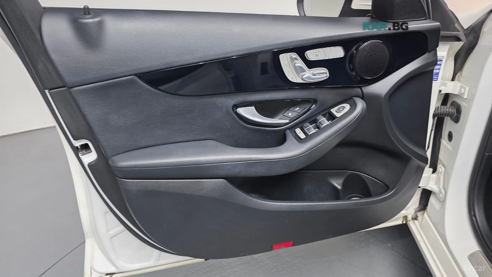 Mercedes-Benz C 200 KEYLESS* КОЖА* ПОДГРЕВ* КАМЕРА , снимка 14 - Автомобили и джипове - 55887240