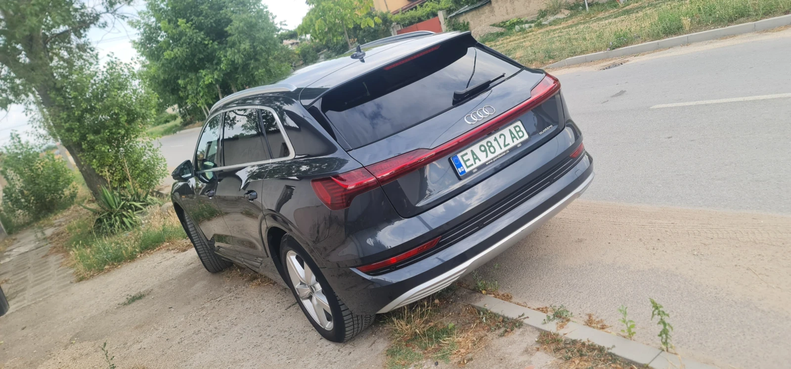 Audi E-Tron, снимка 4 - Автомобили и джипове - 55987244
